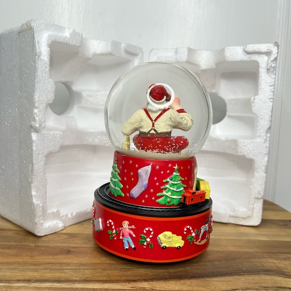 Vintage Hallmark Coca Cola Santa Snow Globe in Box with musical train! - Picture 6 of 8